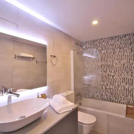 Al23 Moderno Playa Fenals, Costa Brava * 료렛 드 마르